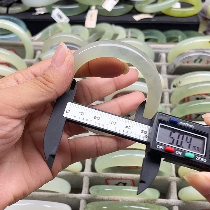未镶嵌蛇纹石玉手镯56