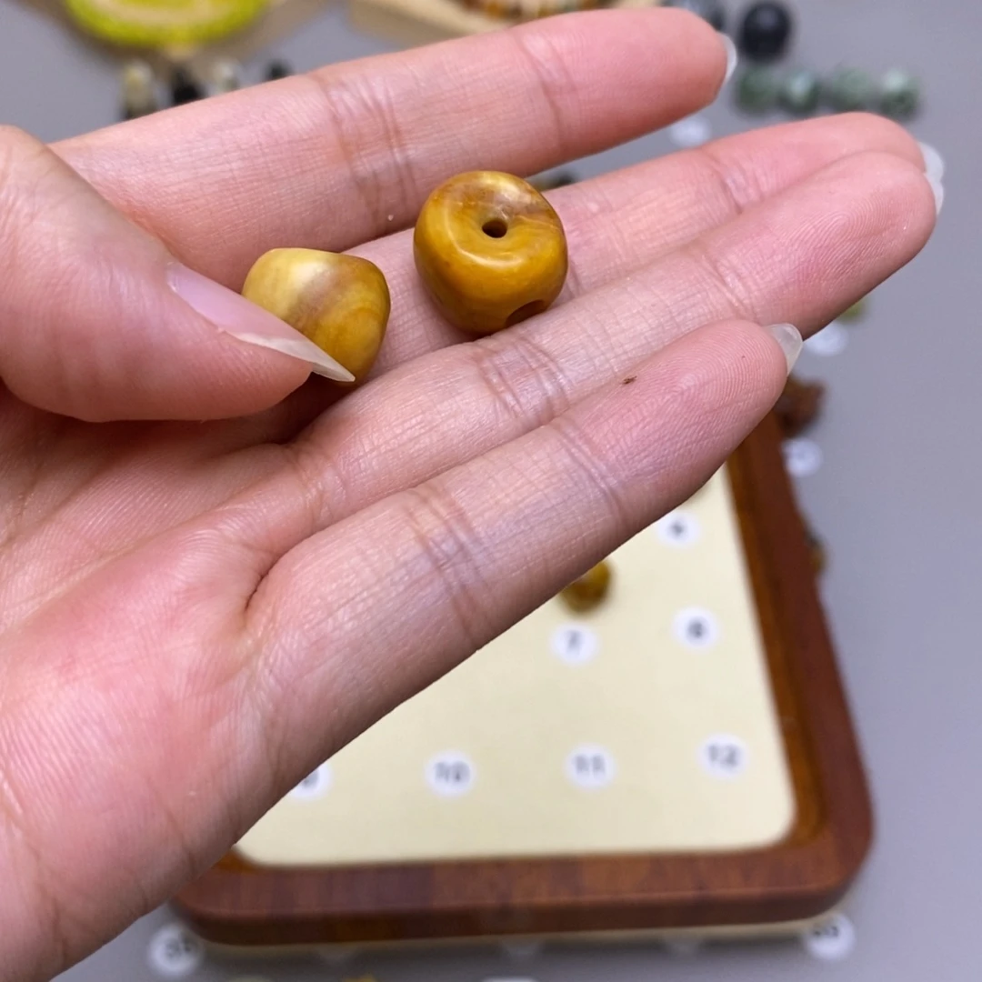 芬***织未镶嵌蛇纹石玉配饰