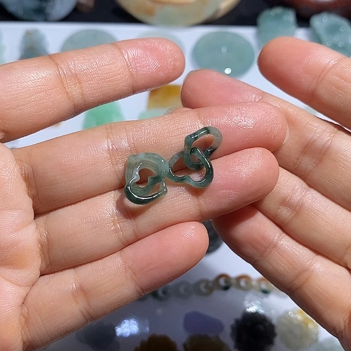 定制翡翠未镶嵌爱心环扣