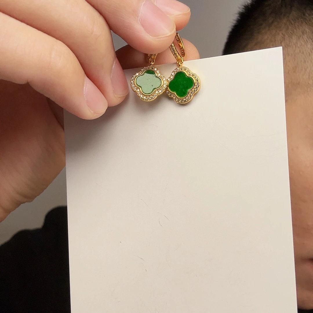 翡翠未镶嵌颈饰一对