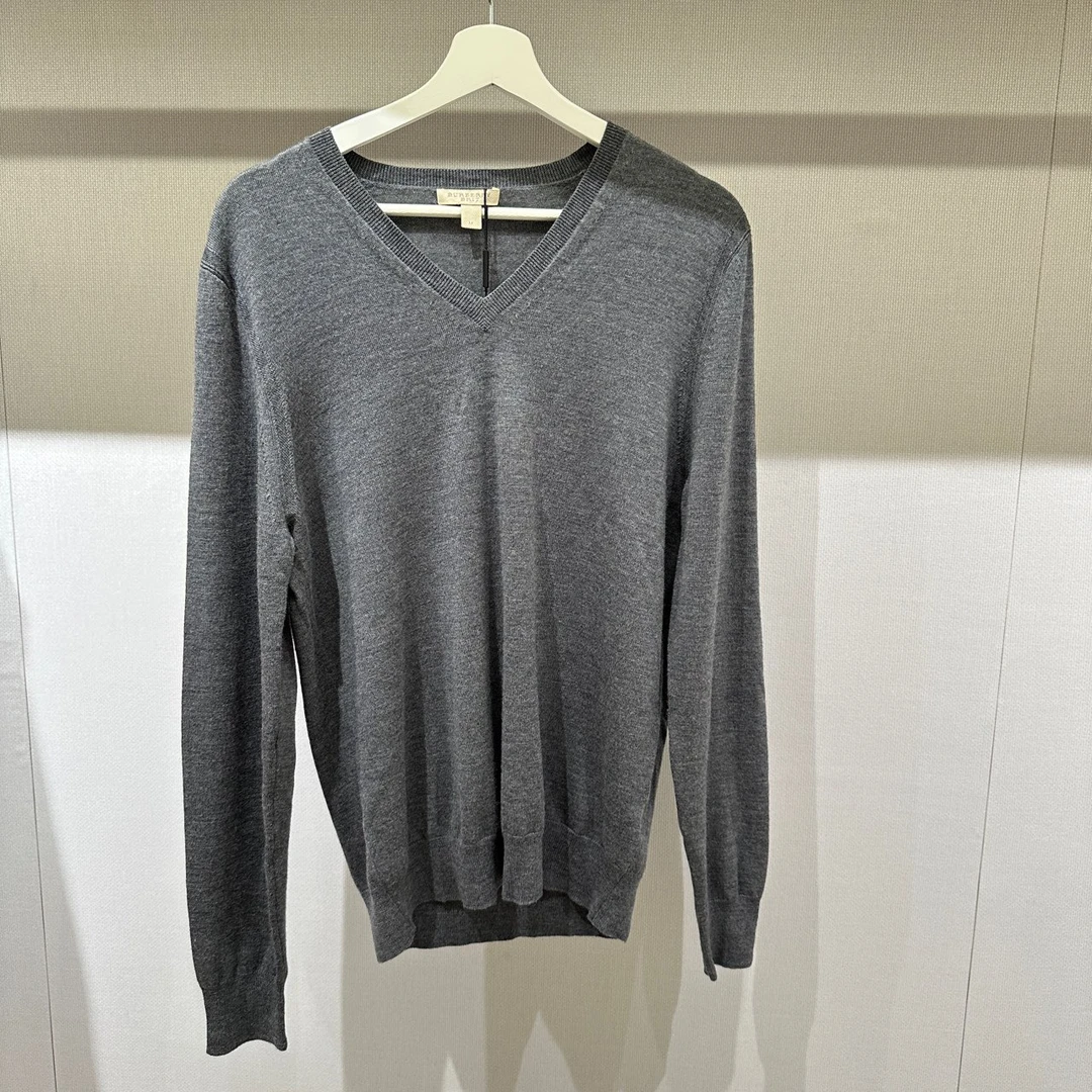 全新未使用 BURBERRY/博柏利 女士V领羊绒衫长袖面料柔软舒适 M码