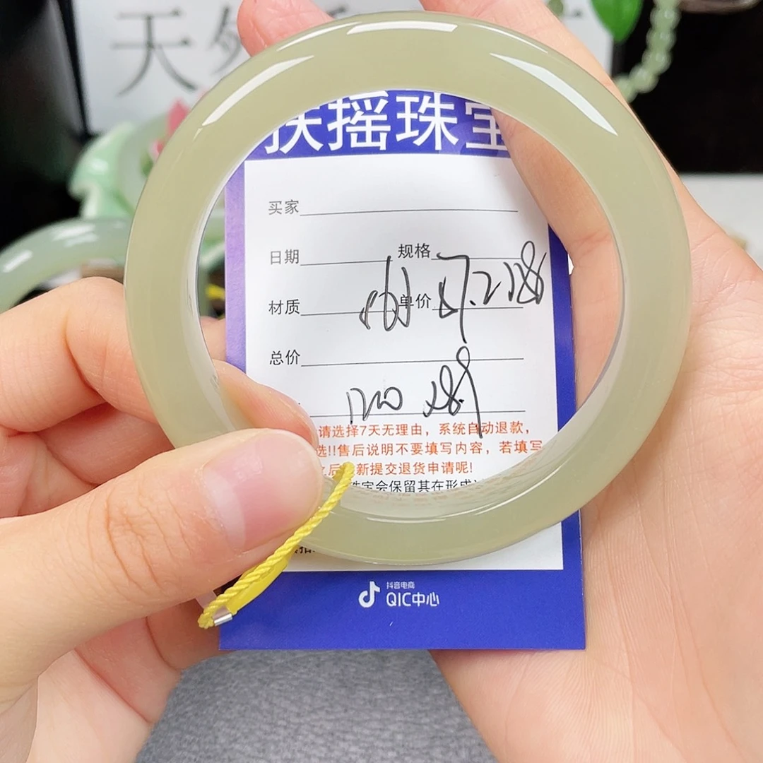 未镶嵌手镯和田玉