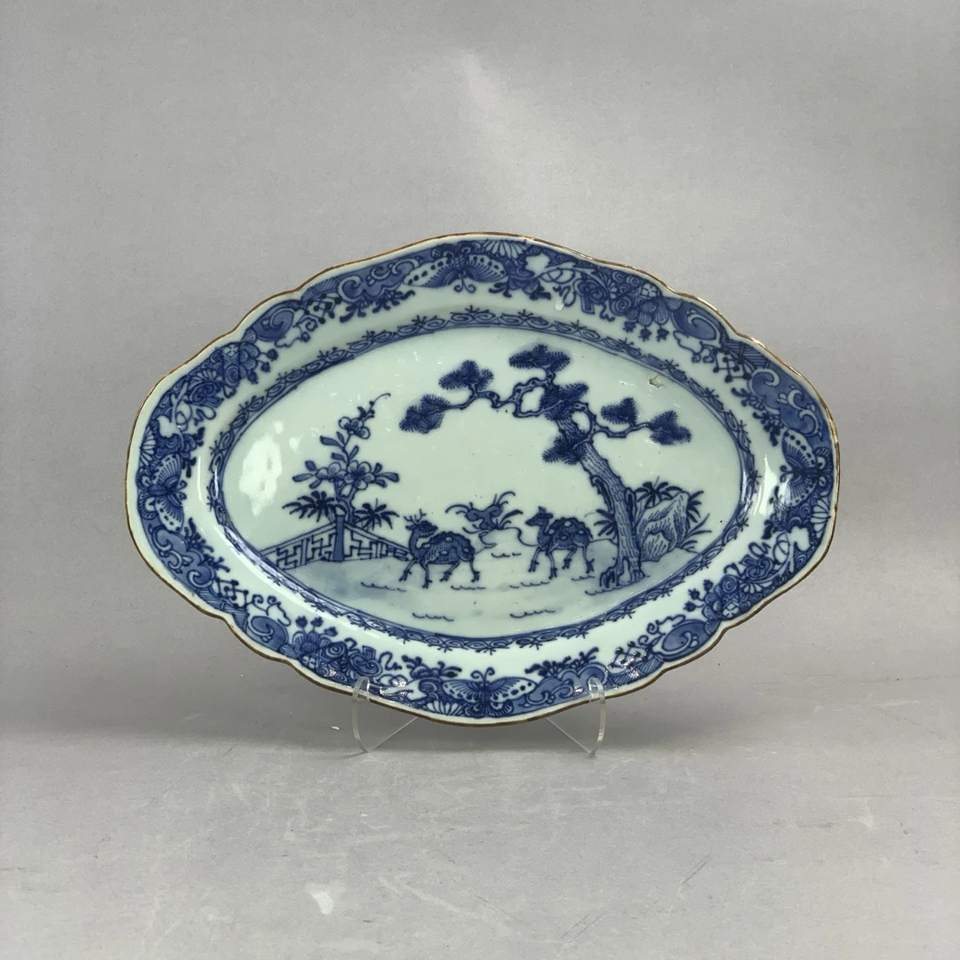 25072206清中期青花双鹿绘画菱形盘 直径约26.6cm A01297
