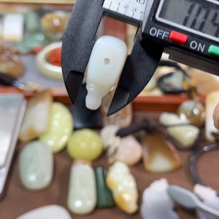 颈饰未镶嵌南红玛瑙