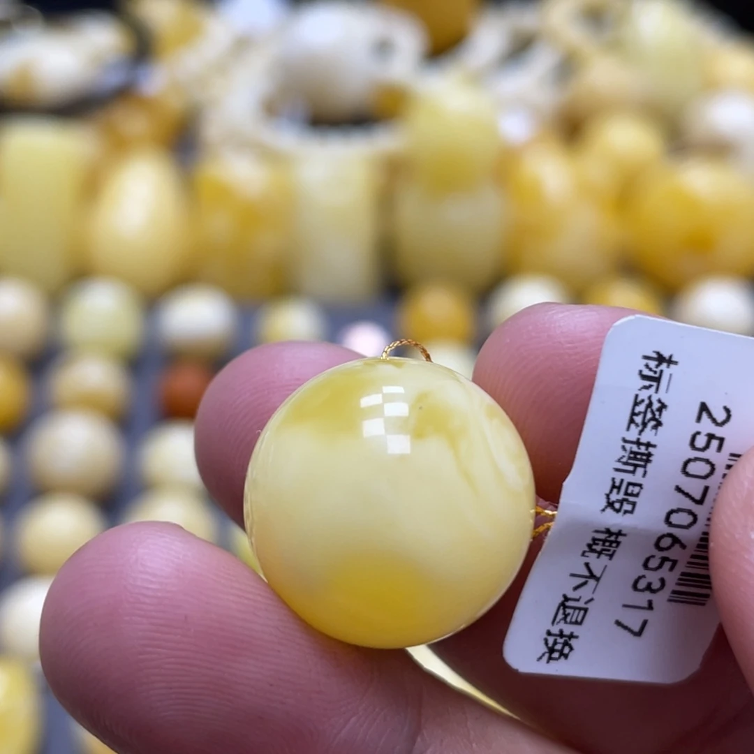蜜蜡未镶嵌裸石18.2mm瑕疵