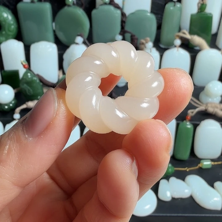 和田玉（糖玉）未镶嵌颈饰