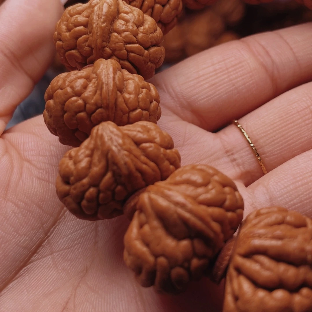 M***k文玩核桃吊坠龙纹桃核手串