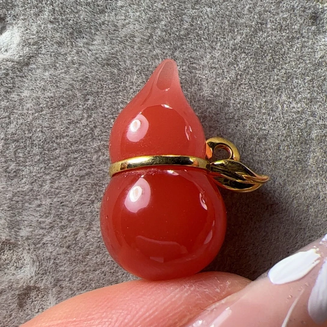 南红玛瑙18K金镶嵌葫芦吊坠