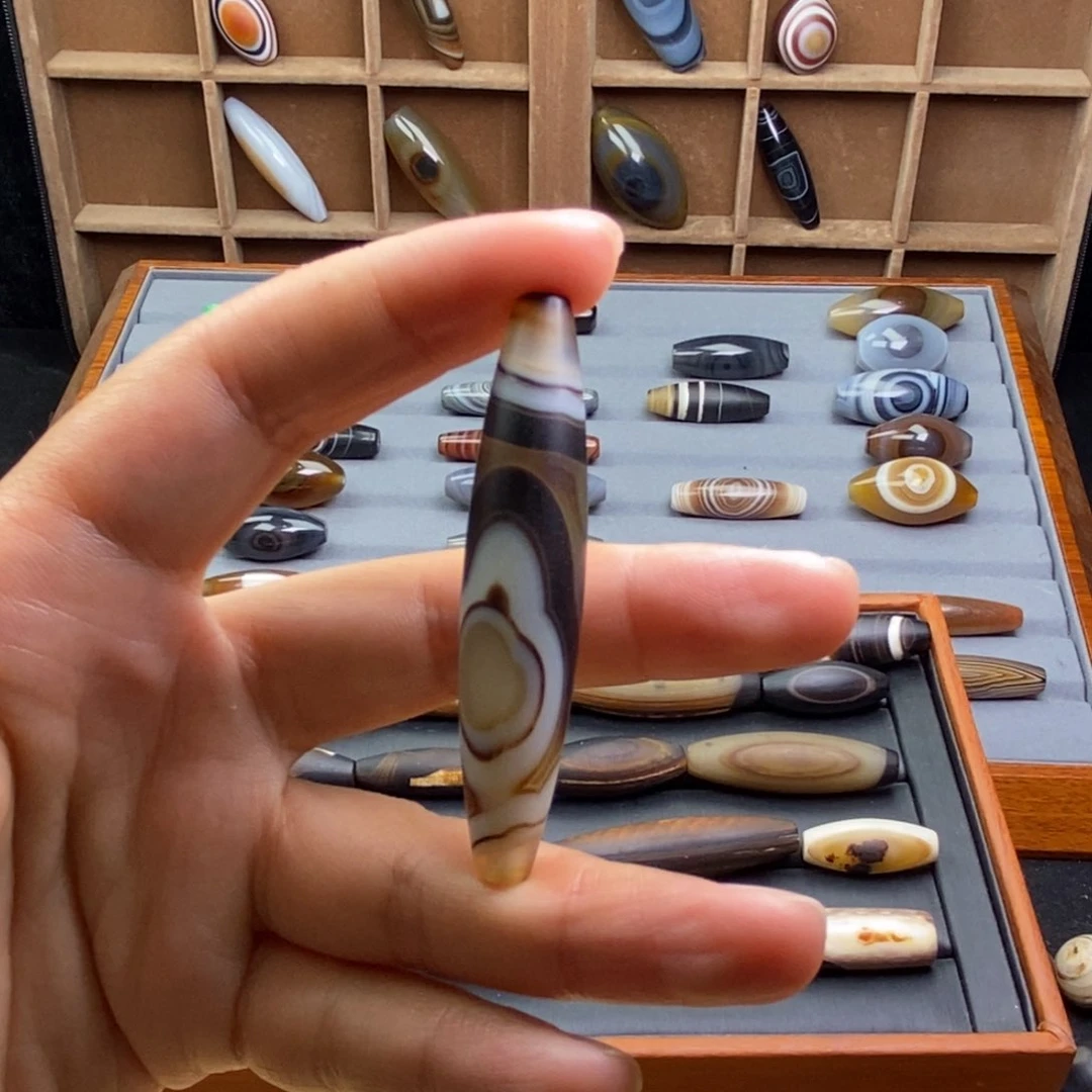 俺***玛瑙/玉髓颈饰未镶嵌