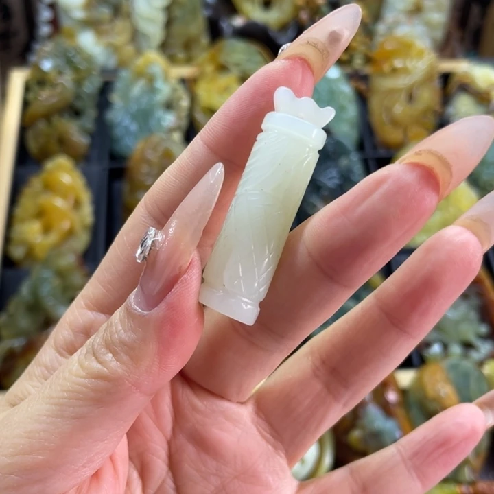 蛇纹石玉颈饰未镶嵌