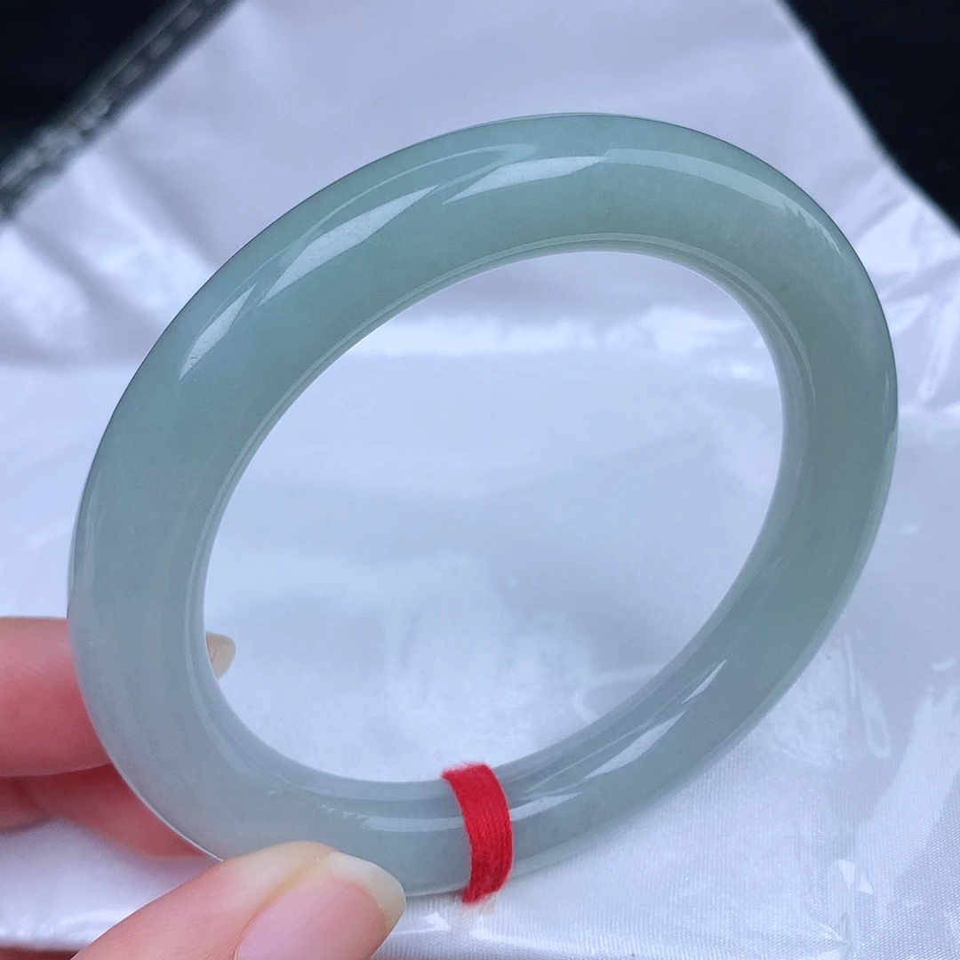 未镶嵌手镯（圆镯）翡翠天然