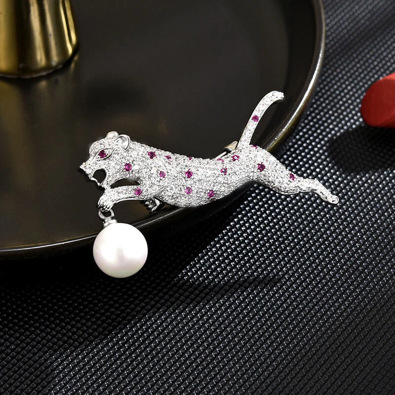 铜合金合成锆石胸针 老虎胸针时尚个性西服毛衣衬衣体恤配饰男女