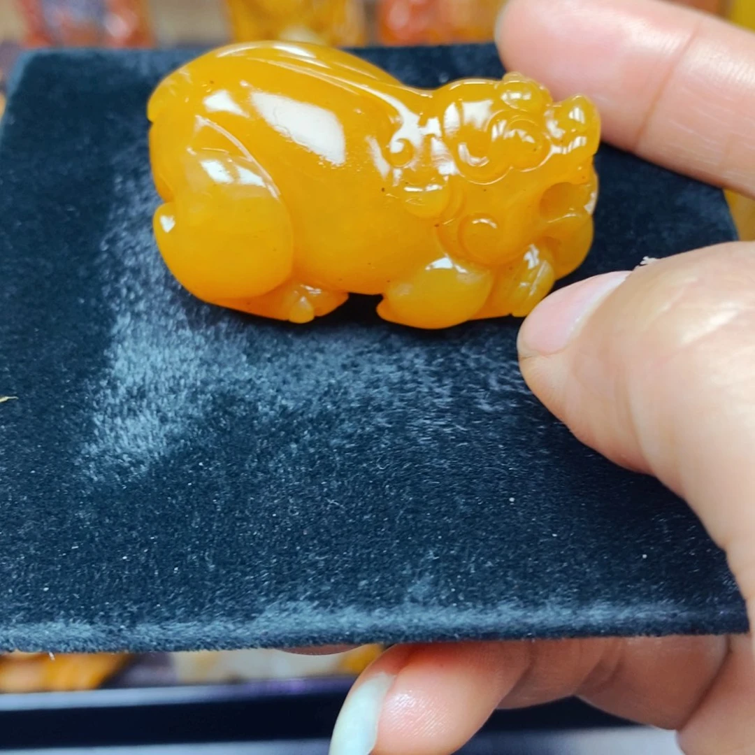 石英质玉（黄龙玉）未镶嵌颈饰