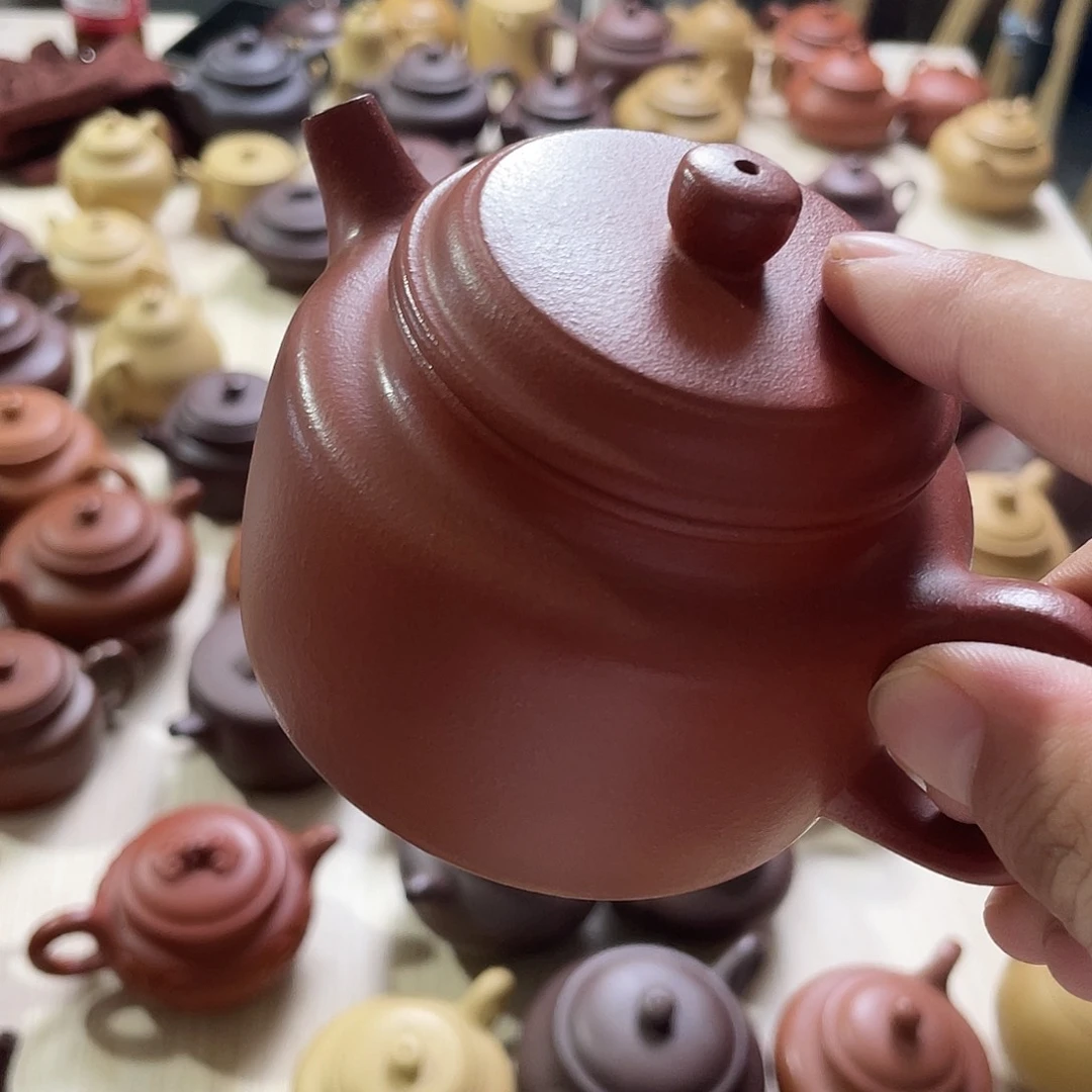 微瑕德钟。朱泥。