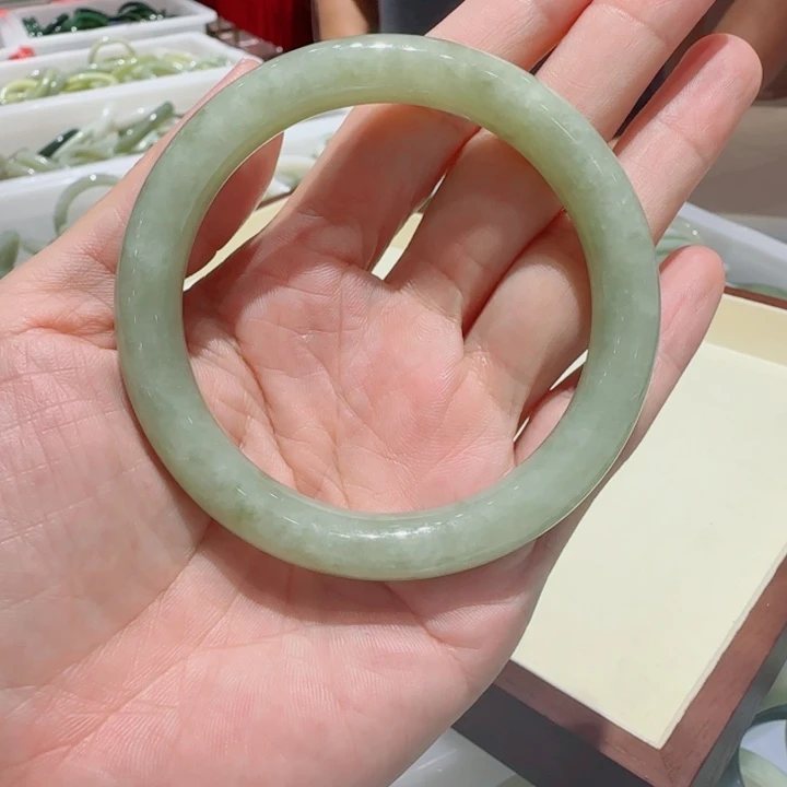 未镶嵌手镯和田玉832
