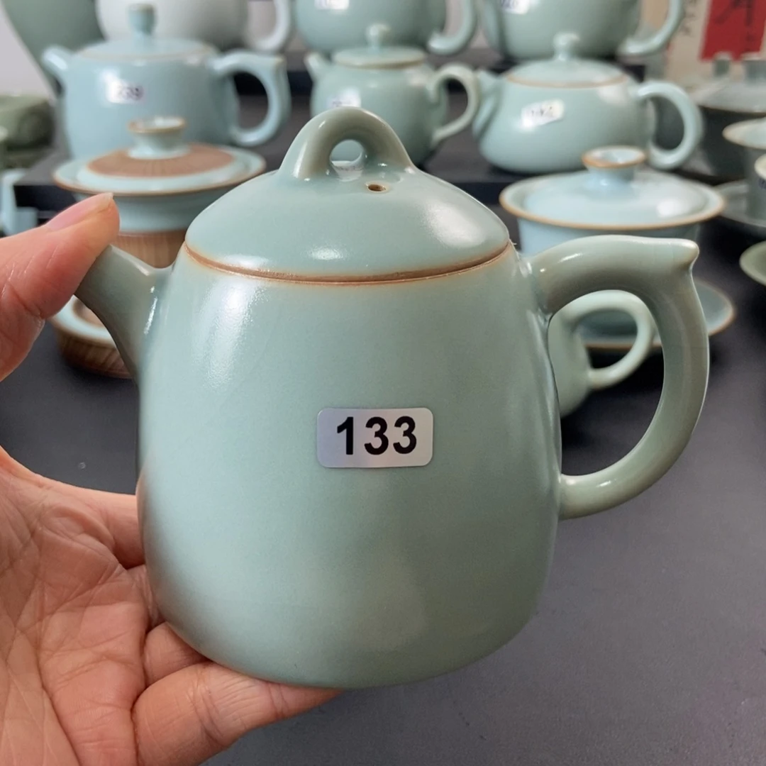 唯***一微瑕仿古釉侵权壶无礼盒