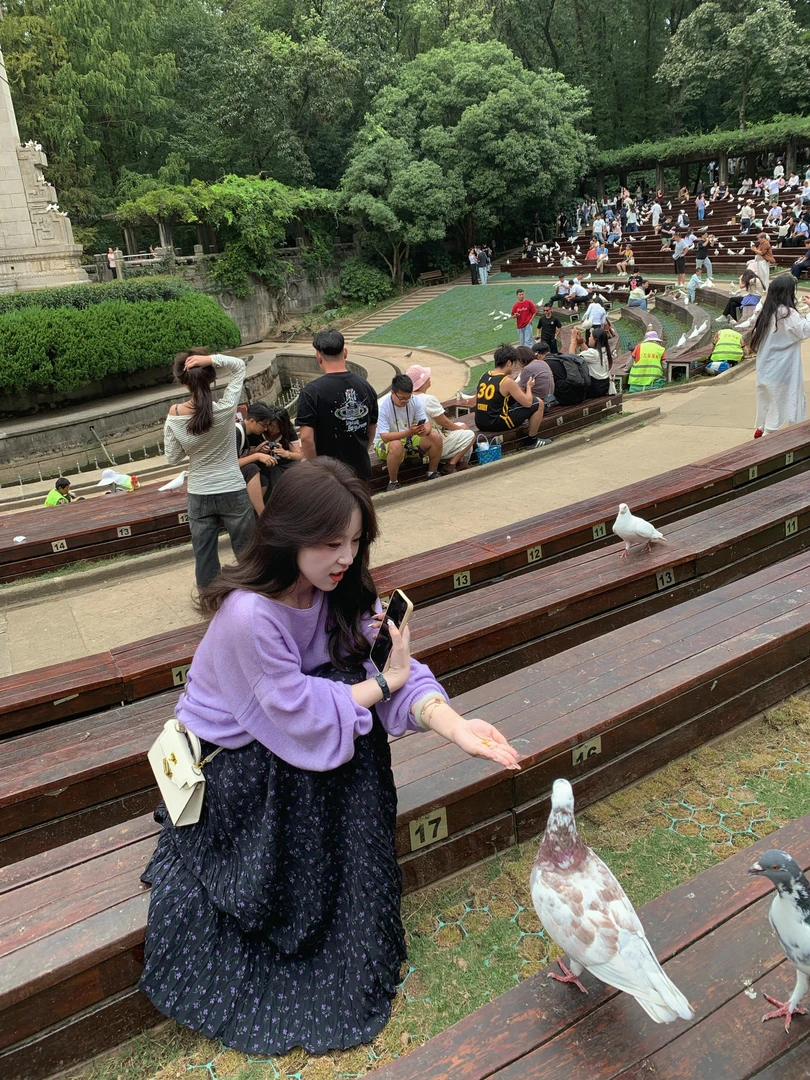 2025秋季新款韩系慵懒松弛感长袖紫色毛衣高腰碎花半身裙两件套装