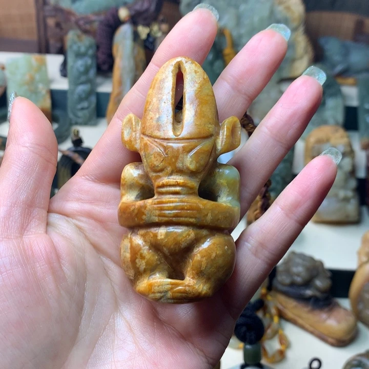 岫岩河磨玉（透闪石质玉）未镶嵌车挂风****绪