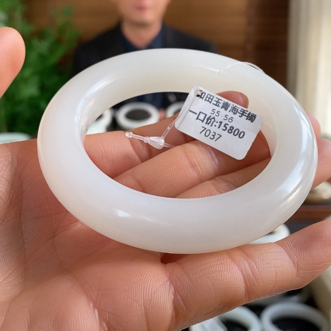 和田玉未镶嵌手镯7037