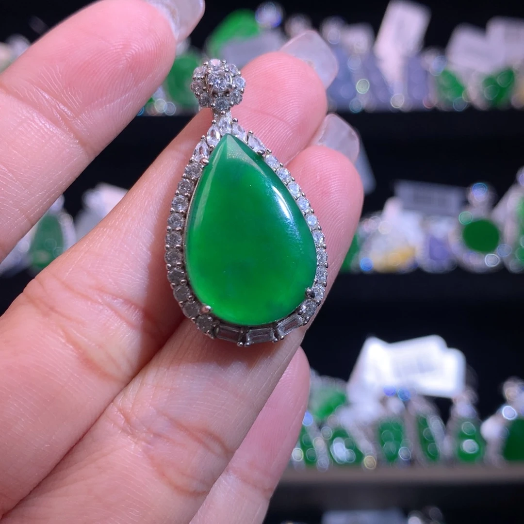 【闪购商品】颈饰银S925镶嵌翡翠