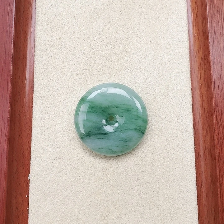 翡翠未镶嵌颈饰孤品