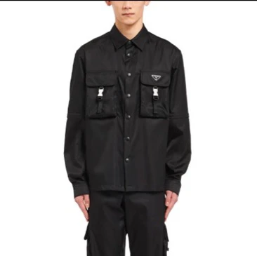 99新 Prada/普拉达 胸口铁三角标外套/M码/255201