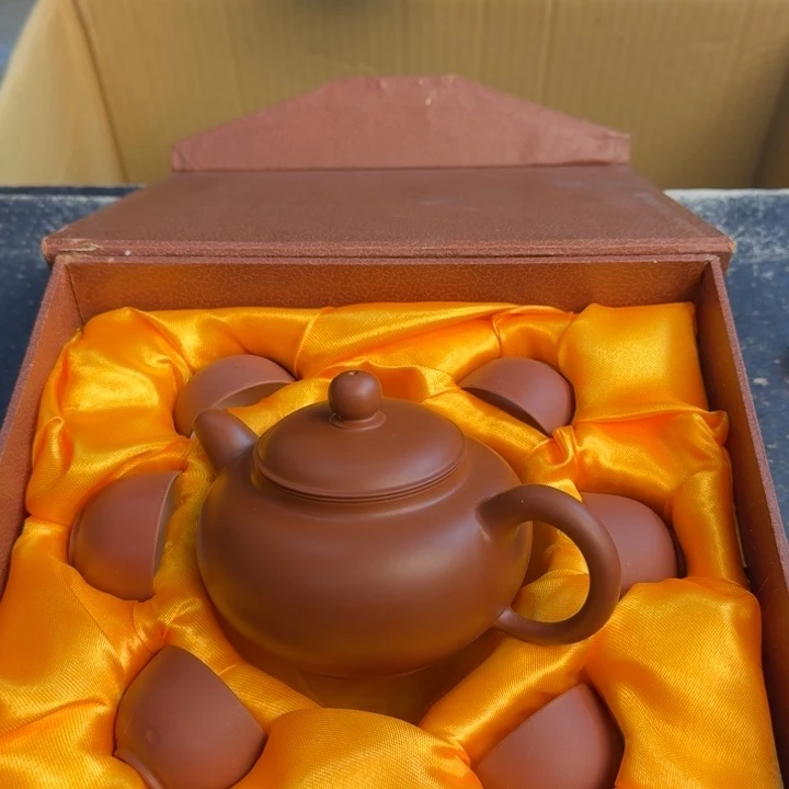 瓷片壶和杯子不是一个作者