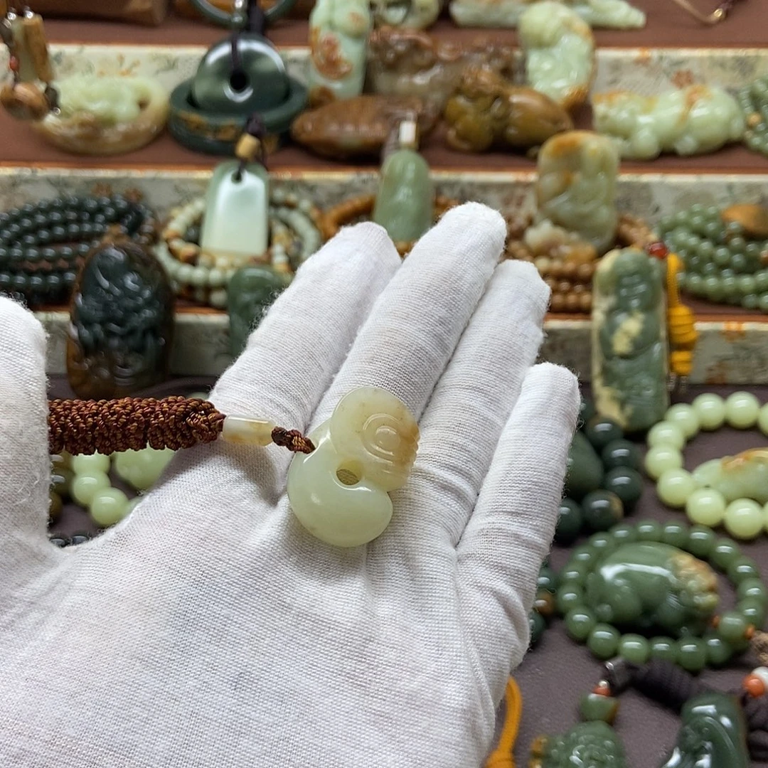 岫岩河磨玉（透闪石质玉）未镶嵌颈饰