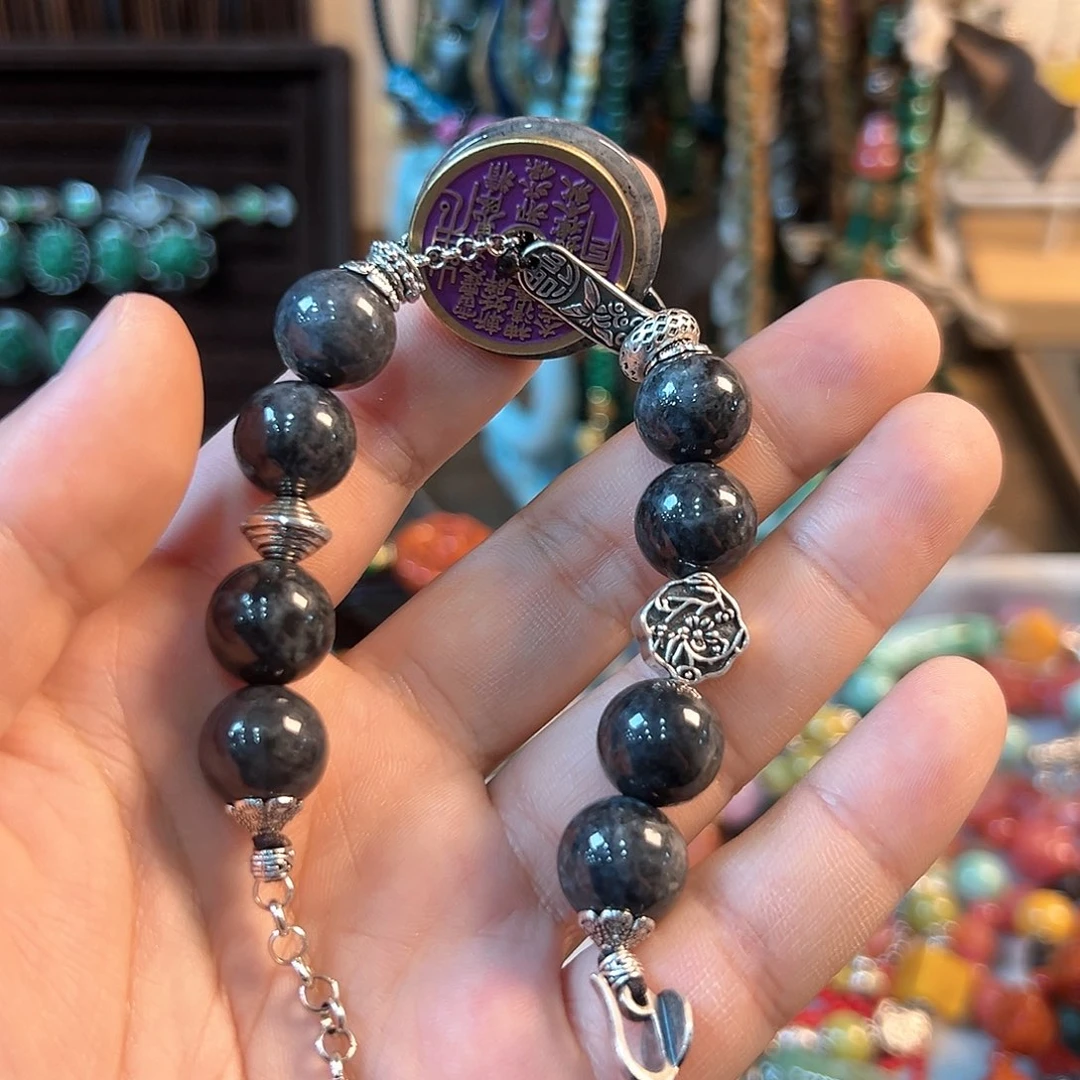 翡翠颈饰未镶嵌著****?手串