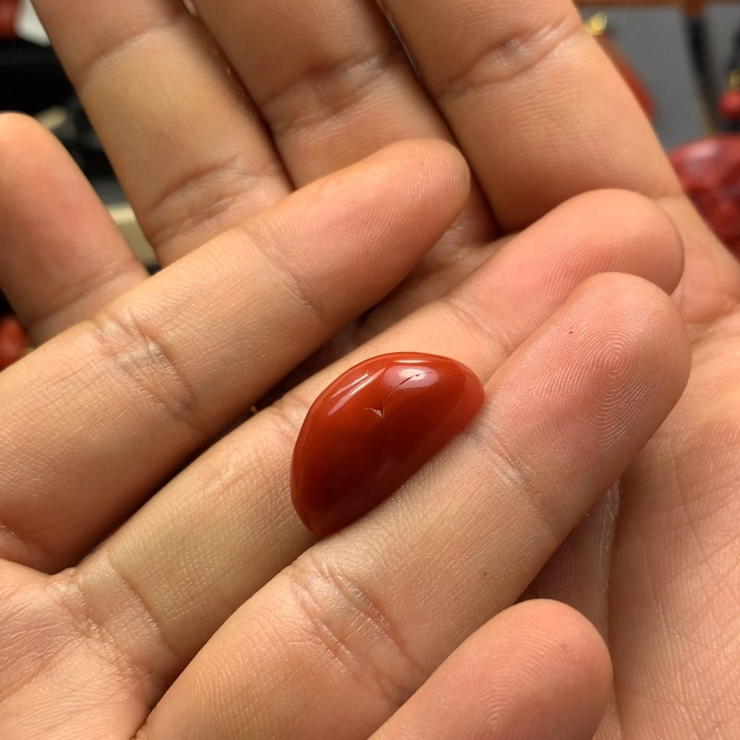 南红玛瑙挂件未镶嵌是**右