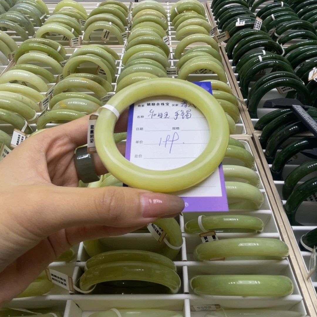 未镶嵌手镯和田玉普*瑶