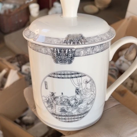 摆件陶瓷摆件工艺品。