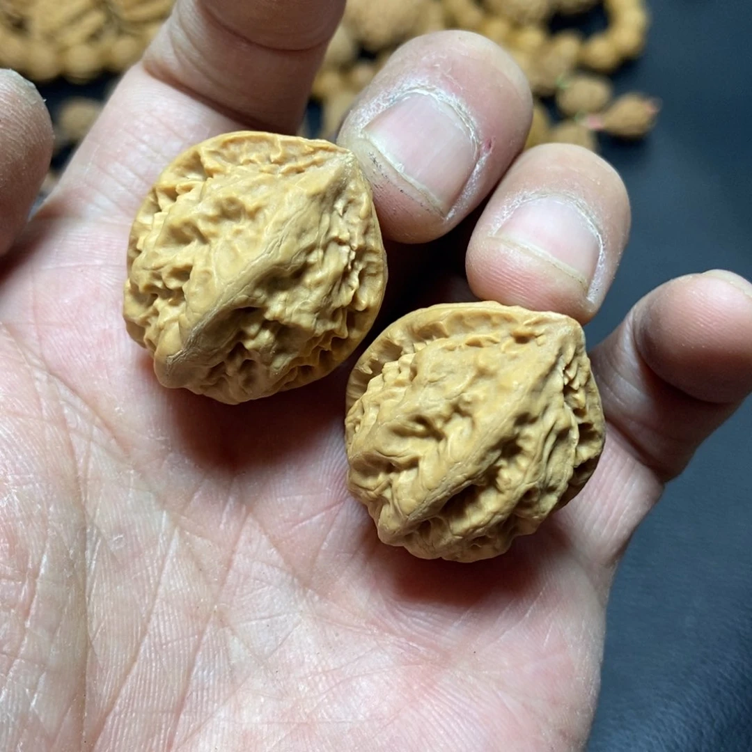 文玩核桃吊坠秋子