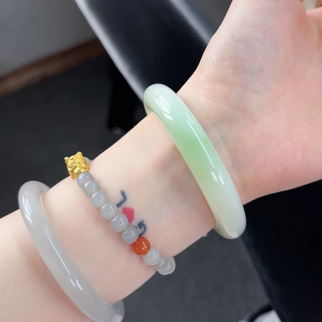 和田玉未镶嵌手镯白底翠 强烈推荐