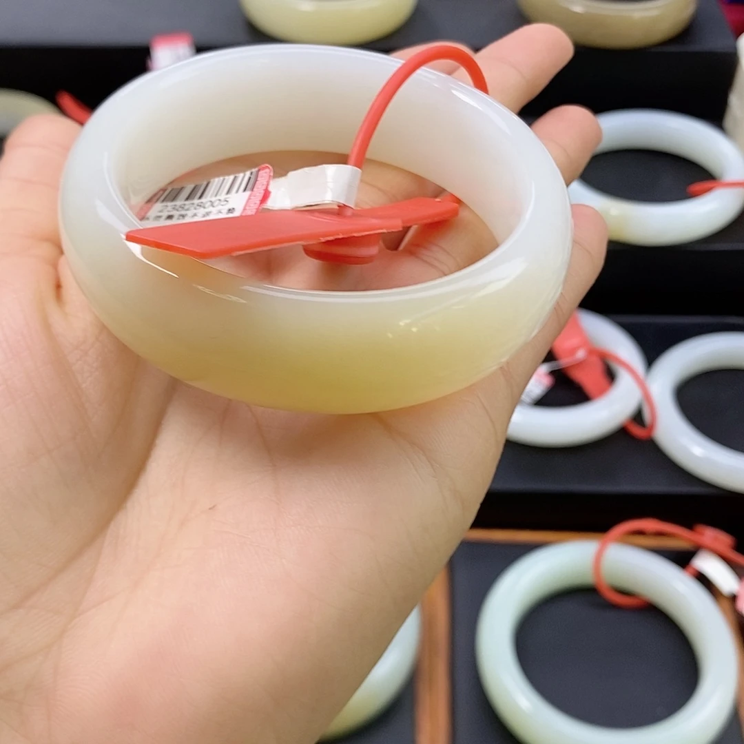 灿***灿和田玉未镶嵌手镯58