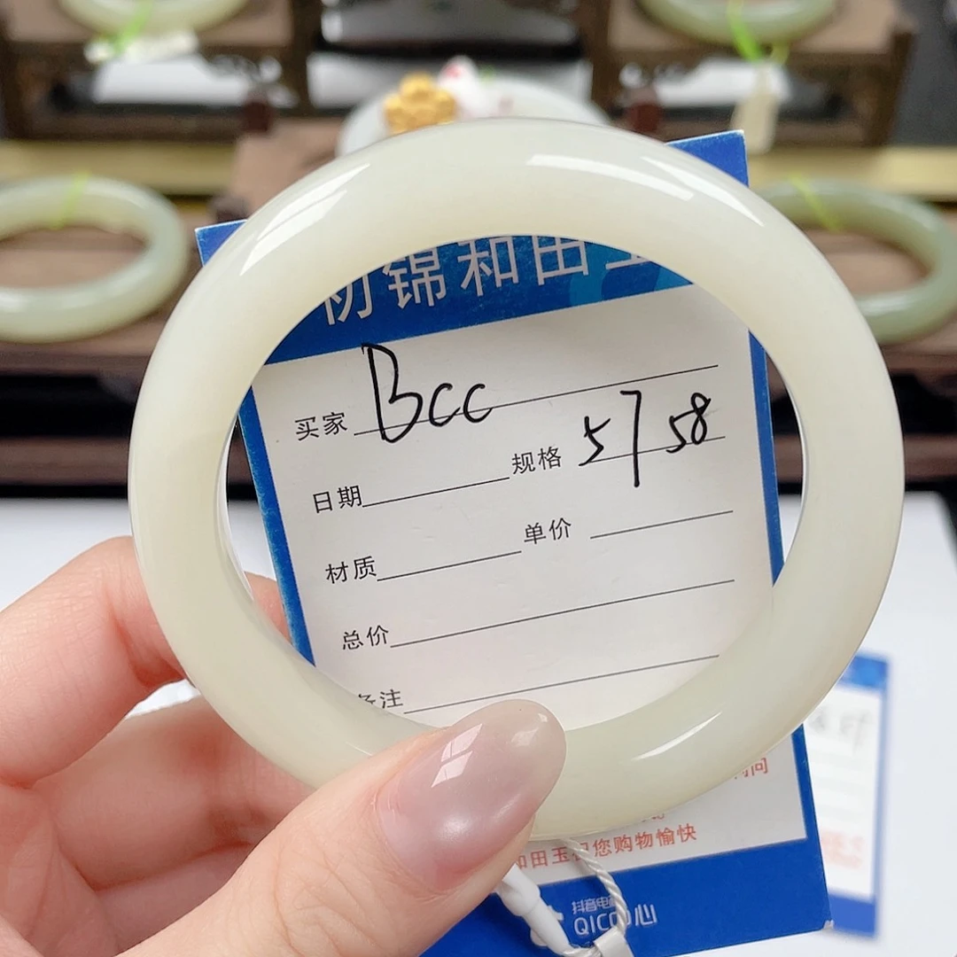 未镶嵌手镯和田玉