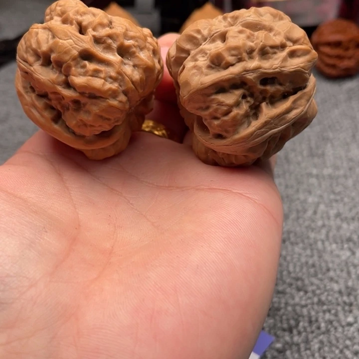 陈***建核桃蛤蟆头C15文玩核桃