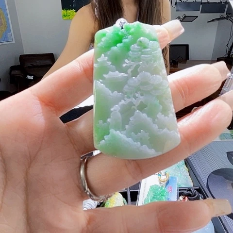 颈饰未镶嵌翡翠一个