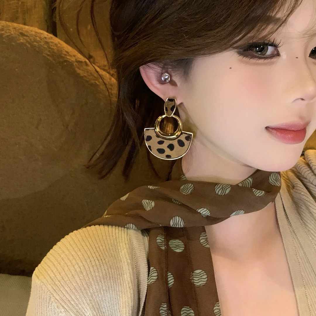 铜合金耳饰 复古夸张气质高级感豹纹耳环秋冬爆款美拉德设计耳饰