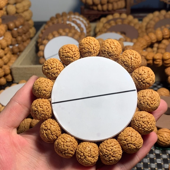 用***3手串桃核8#东北野凤