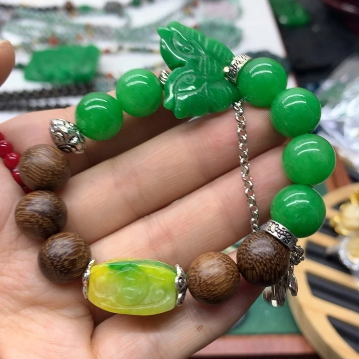 颈饰未镶嵌翡翠吊坠