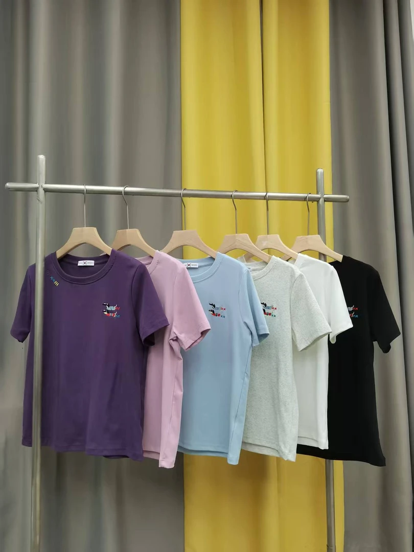 【腊肠小狗】2025夏款女士 正肩显瘦彩色小狗刺绣弹力短袖休闲棉T