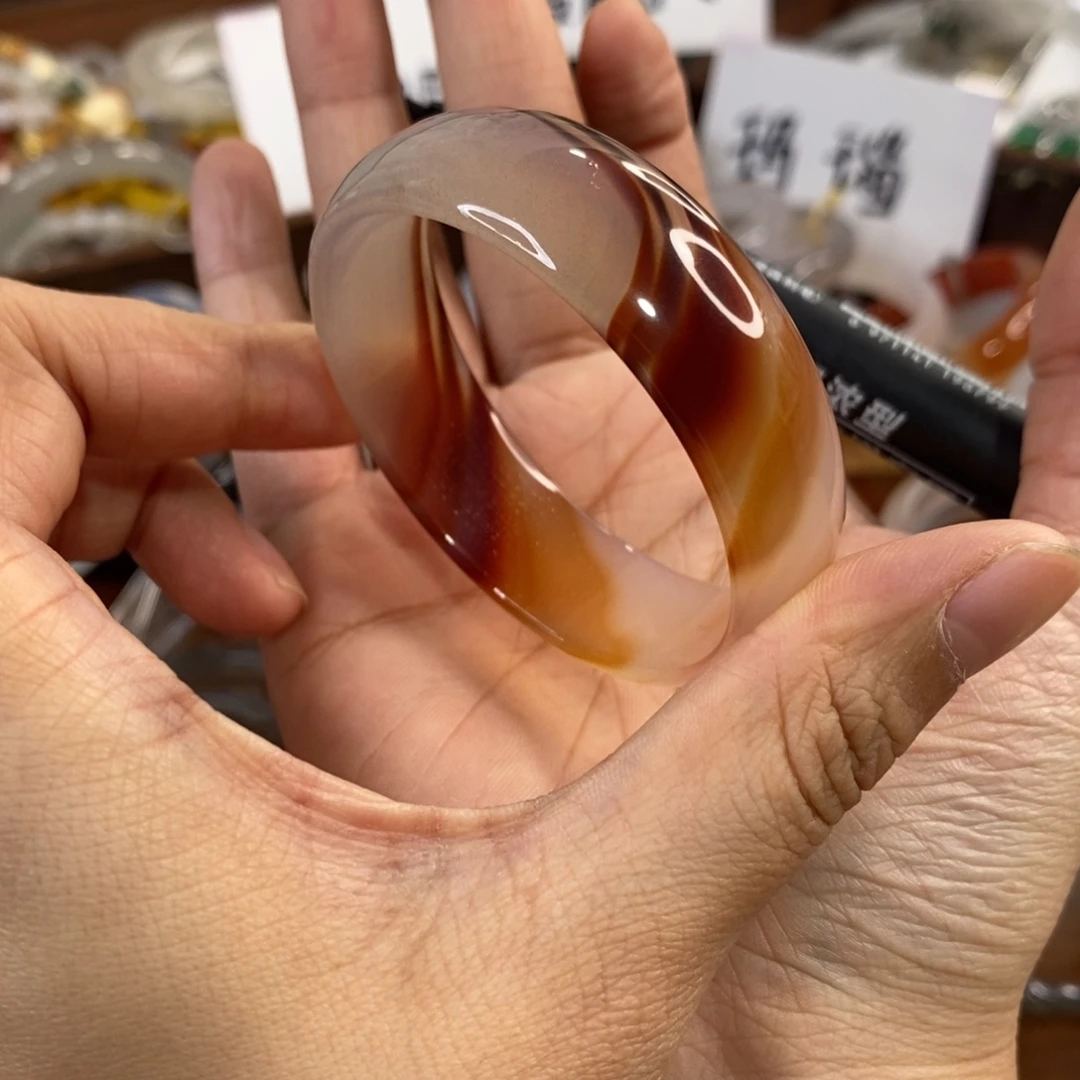 玛瑙/玉髓未镶嵌手镯C15。52.6圈。瑕