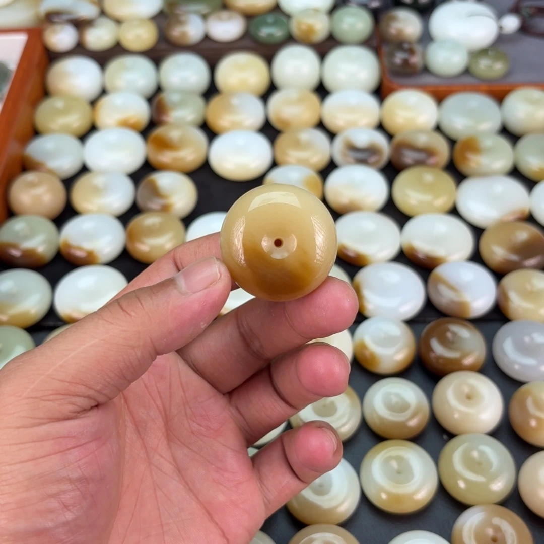 够***！颈饰未镶嵌和田玉