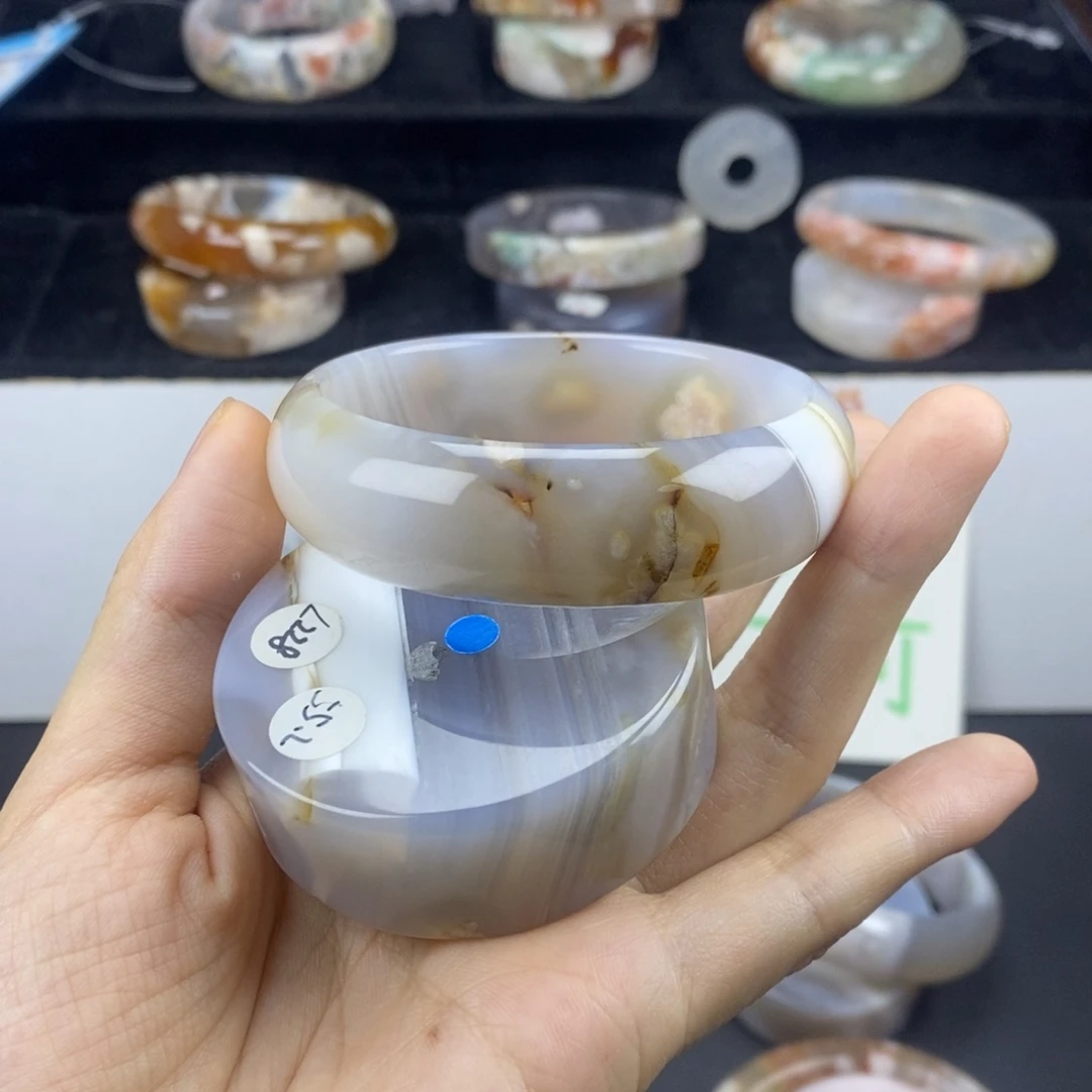 石英质玉手镯未镶嵌