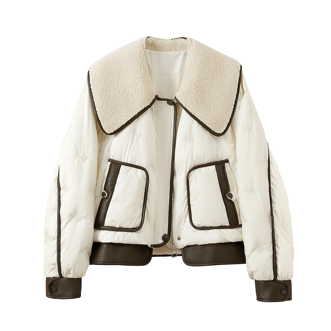 她池2025冬季新女装设计感撞色拼接宽松翻领90绒羽绒服T54Z8116Y