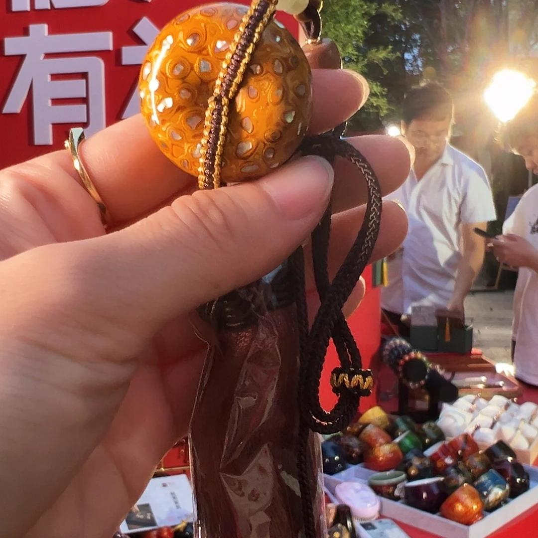 金色犀皮螺钿平安扣挂件