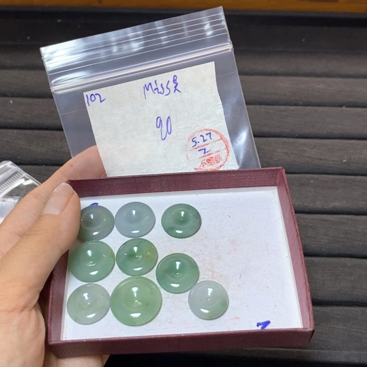 定制翡翠未镶嵌M***吴