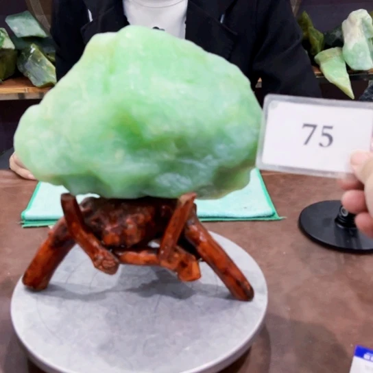 未镶嵌蛇纹石玉原石
