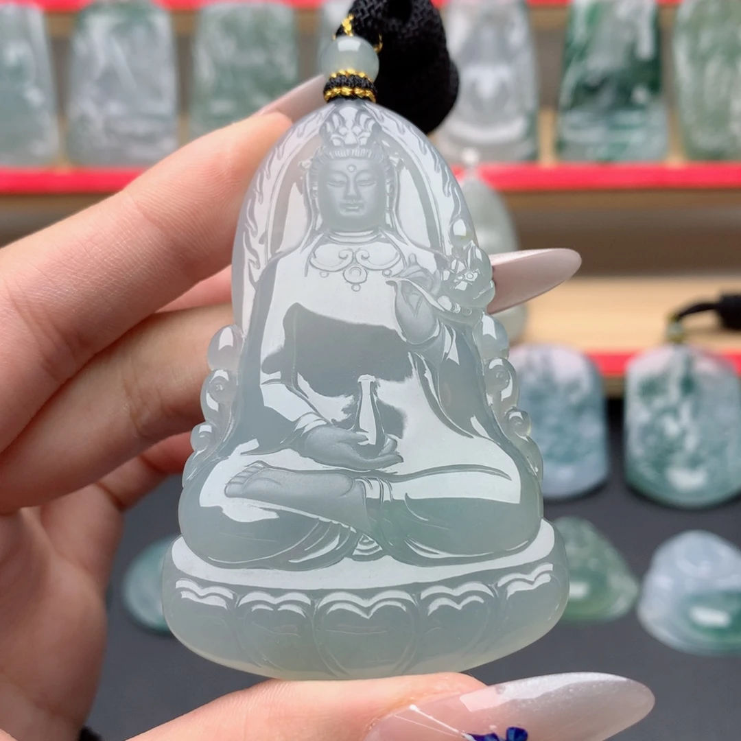 淡****翡翠未镶嵌颈饰素衣观音